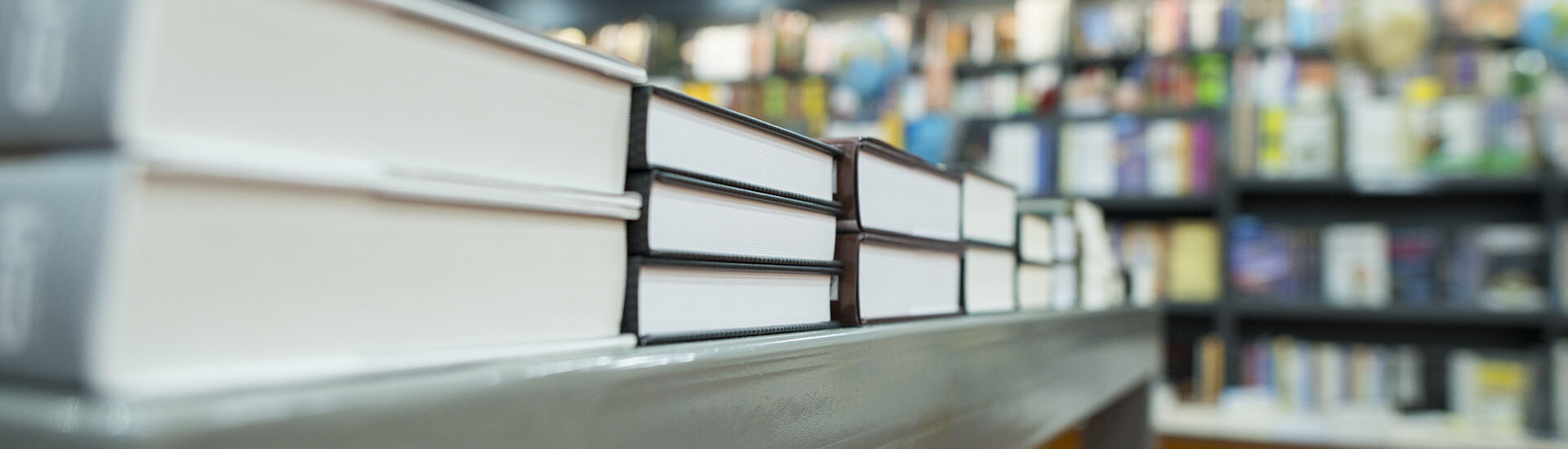 La bibliothèque municipale est située au rez-de-chaussée de la mairie de Chantemerle les Blés